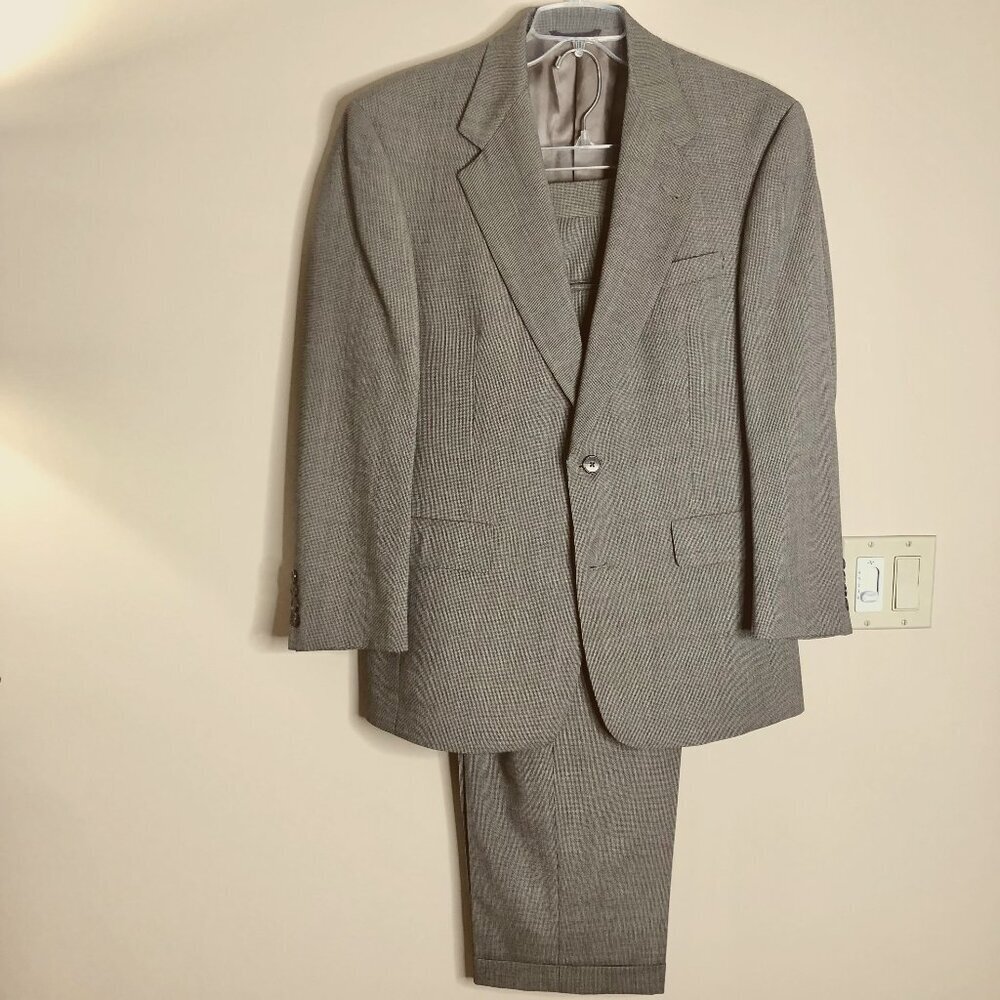Hart Schaffner Marx Men's Two Piece Suit, Size 38 Short